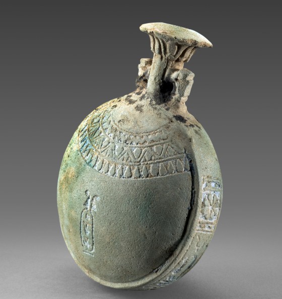 <em>Gourde du Nouvel An au nom d'Ahmose II</em>														<br>Basse Époque, 26e dynastie, règne du pharaon Ahmose II (570–526 av. J.-C.)