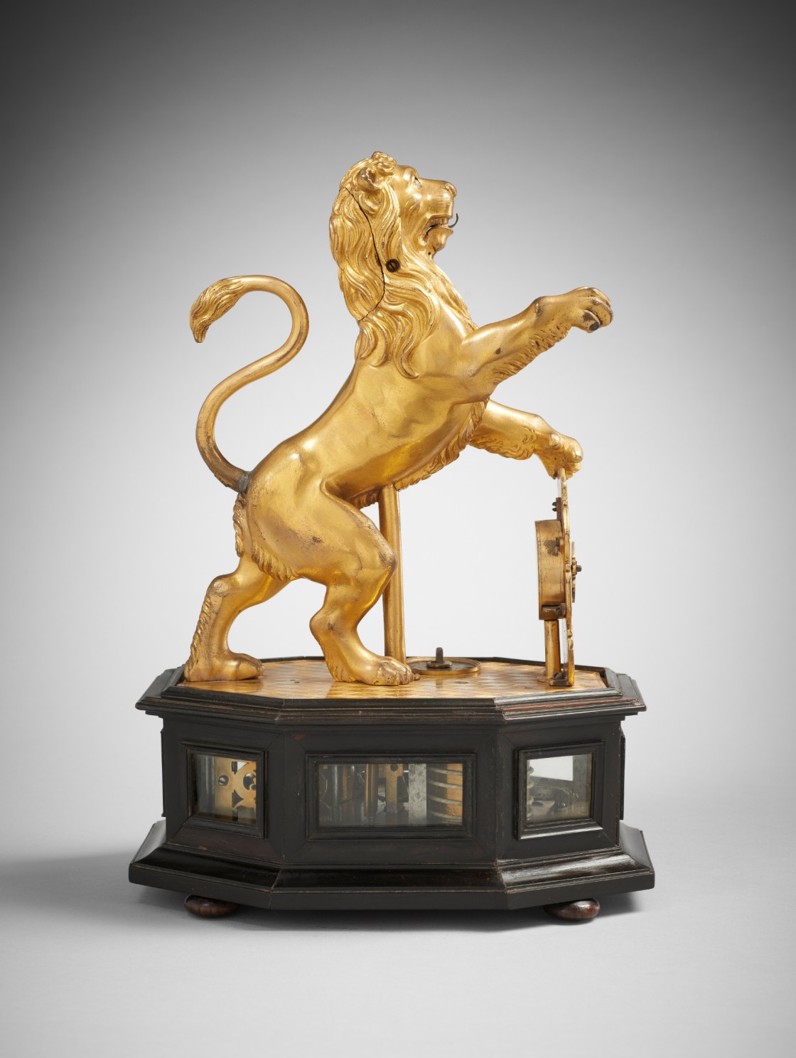 <em>Horloge automate « au lion »</em>, vers 1630 (profil), FGA-AD-HORLO-0012