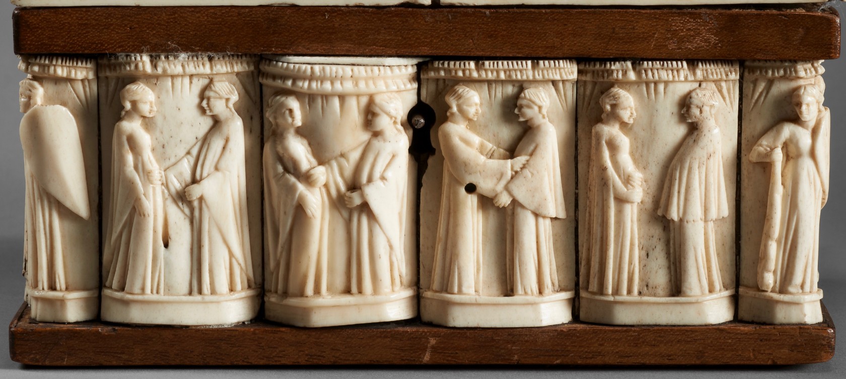 Entourage de l’atelier des Embriachi <br> <em>Coffret de mariage (détail de la face avant)</em> <br>vers 1400-1420 Coffret de mariage (détail de la face avant) par l'Entourage de l’atelier des EMBRIACHI