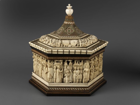 Entourage de l’atelier des Embriachi							<br>							<em>Coffret de mariage : histoire de Jason</em>														<br>vers 1390-1410 Coffret de mariage : histoire de Jason par l'Entourage de l’atelier des Embriachi