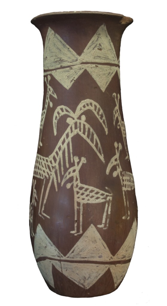 <em>Jarre rouge à décor animalier blanc</em>