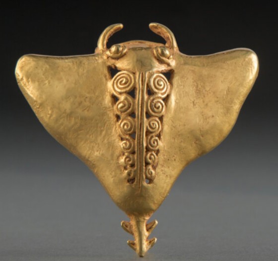 <em>Pendeloque en forme de raie</em>